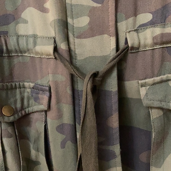 Design Lab Camo Lightweight Hooded Jacket - Picture 6 of 7